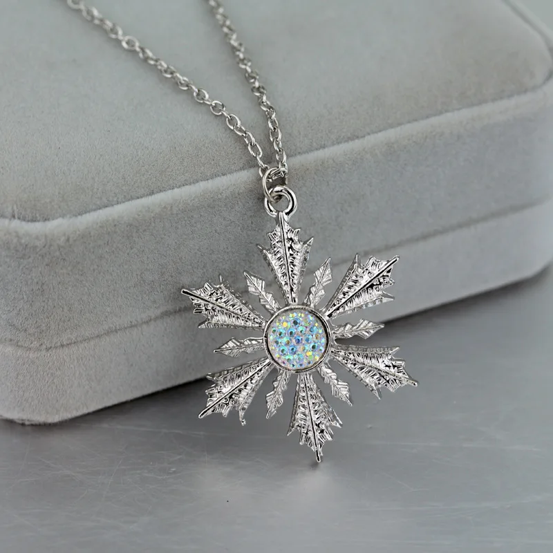 

HEYu Snowflake Necklace for Women Fashion Crystal Pendant Necklaces 2023 New Versatile Temperament Party Jewelry Accessories