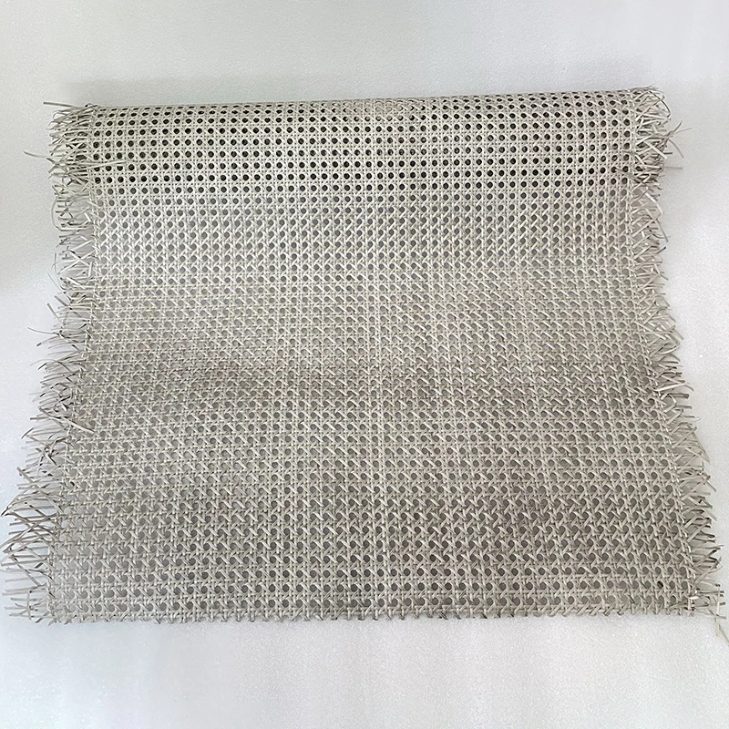 Пластиковый ротанговый стул