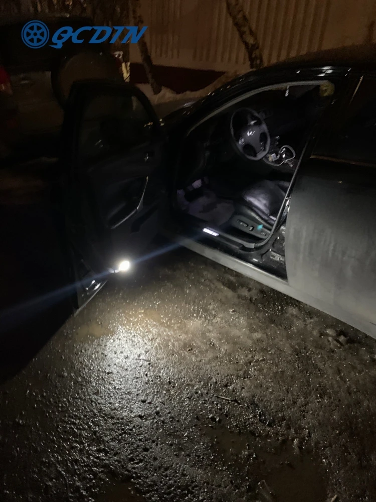 Фото QCDIN, 2 шт., фонарь для автомобильной двери, стробоскоп, подходящий для TOYOTA Camry Corolla Crown MARK X 6000K, Ультраяркий фонарь №3