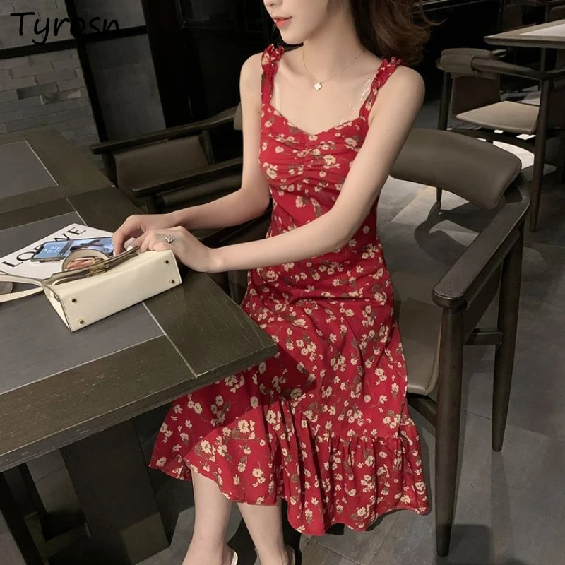 

Женское платье на бретелях-спагетти в стиле ретро