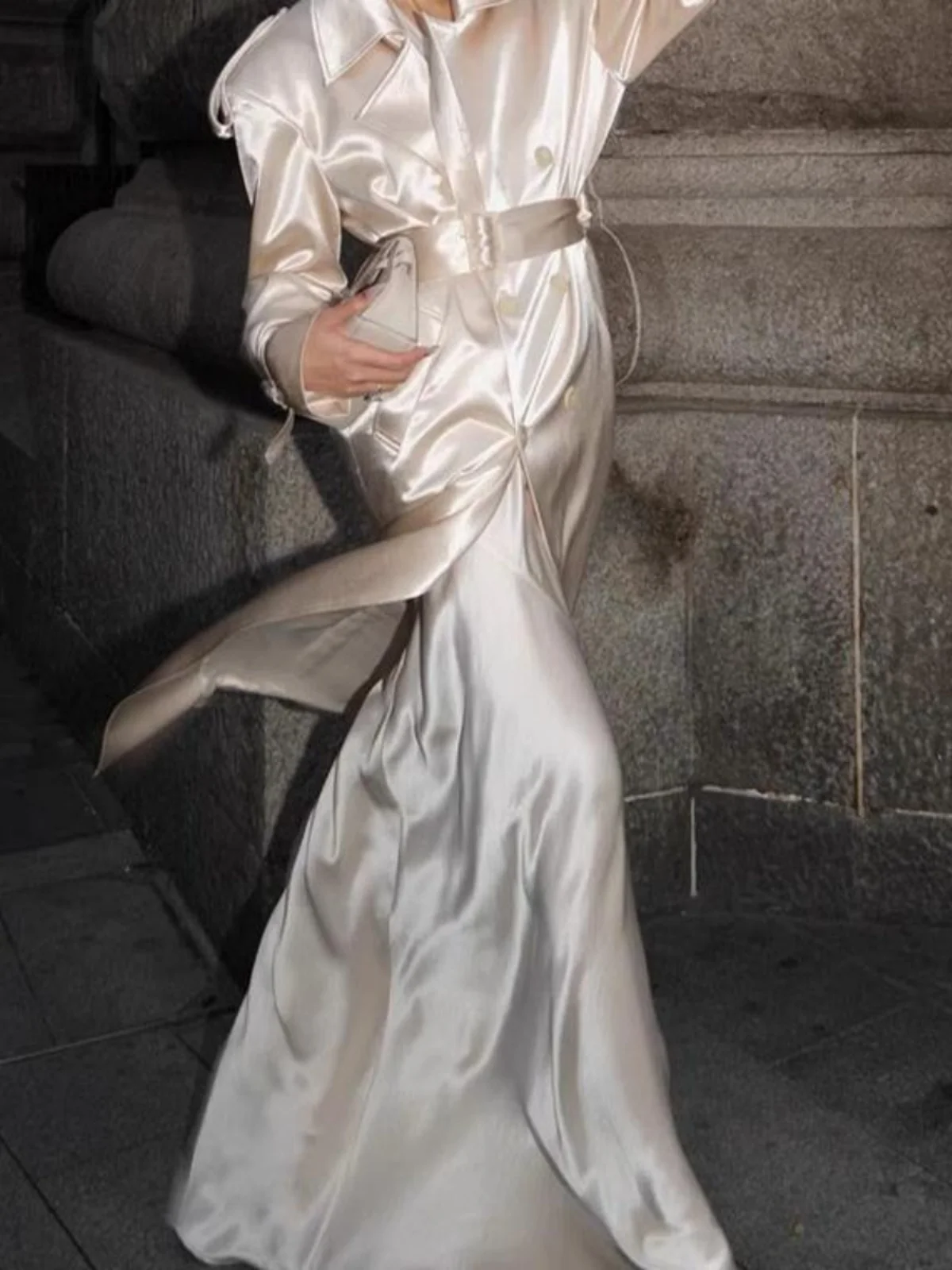 Sanguan White Moonlight Pearl Treasure Французский атласный женский плащ средней длины 2024