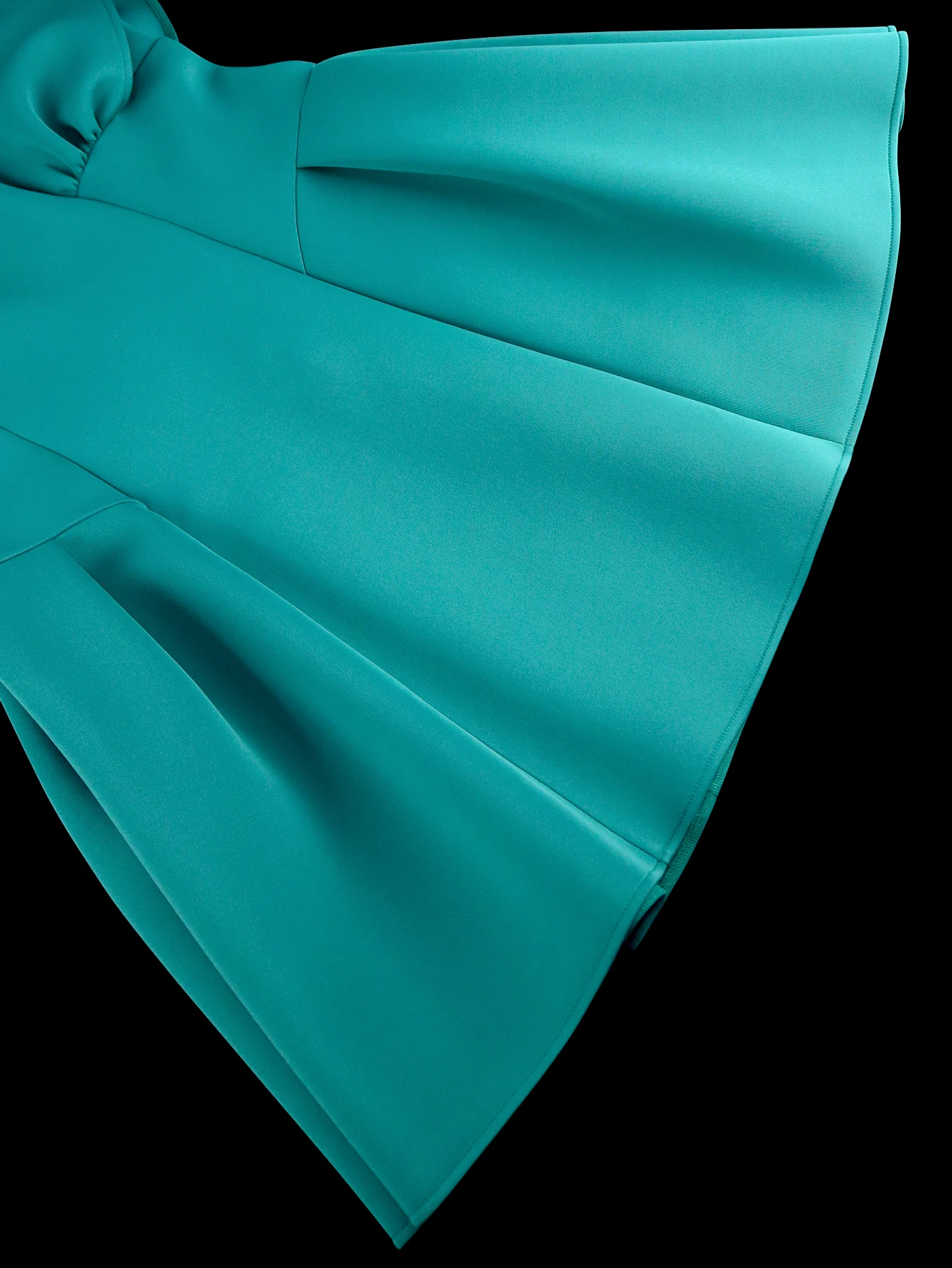 Зеленое облегающее платье-футляр с круглым вырезом коротким летающим рукавом и