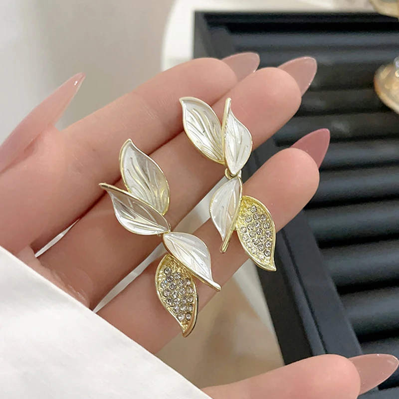 Многослойные висячие серьги-капли с листьями