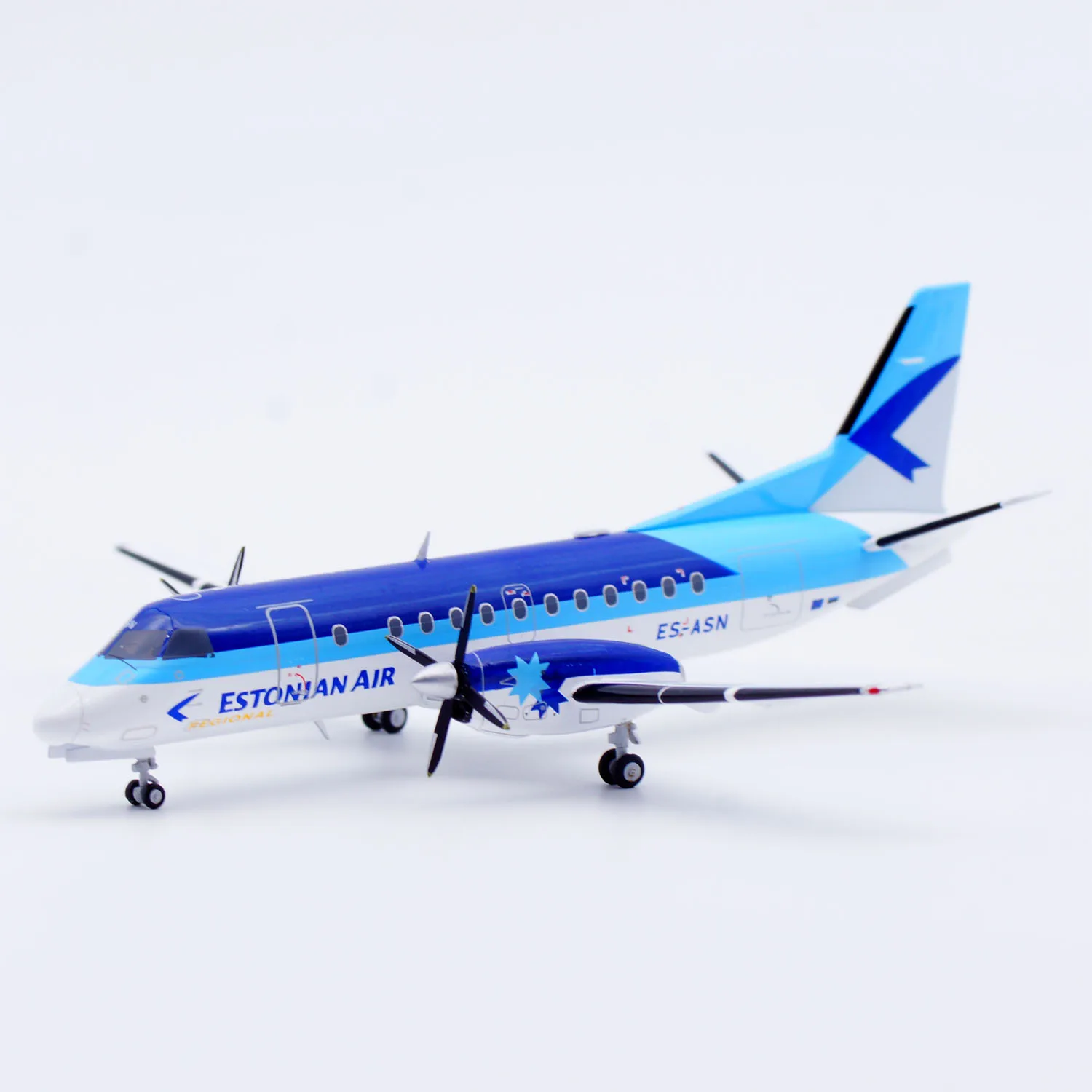 Фото Коллекционная модель самолета из сплава XX20838 JC Wings 1:200 Estonian Air Saab 340, литая под давлением, с подставкой (ES-ASN) №5