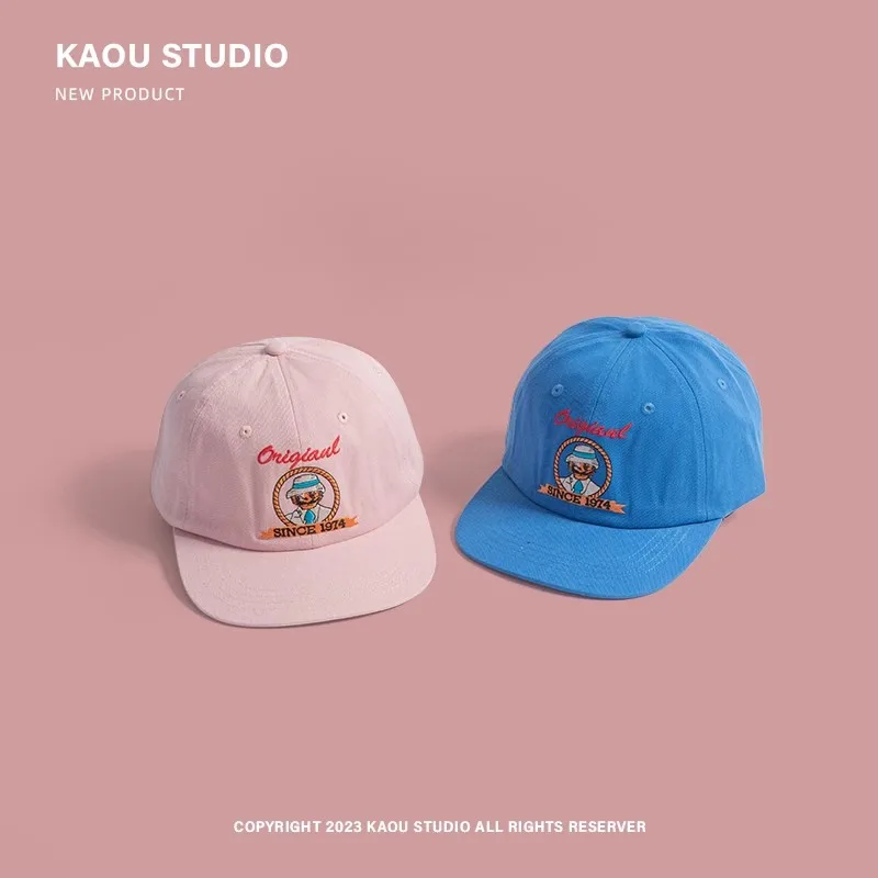 Кепка-бейсболка с плоским козырьком и вышивкой