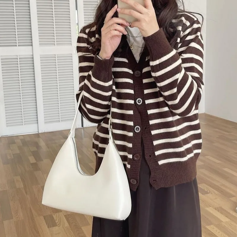 

Women's Retro Handheld Underarm Bag Black Wing Bags Summer And Autumn Shoulder Bags Versatile And Large Capacity Bag