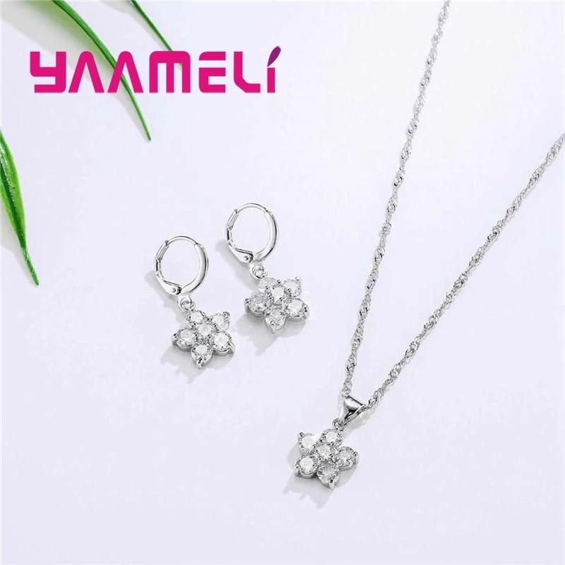 Комплект из колье и серёг серебра 925 пробы с фианитом