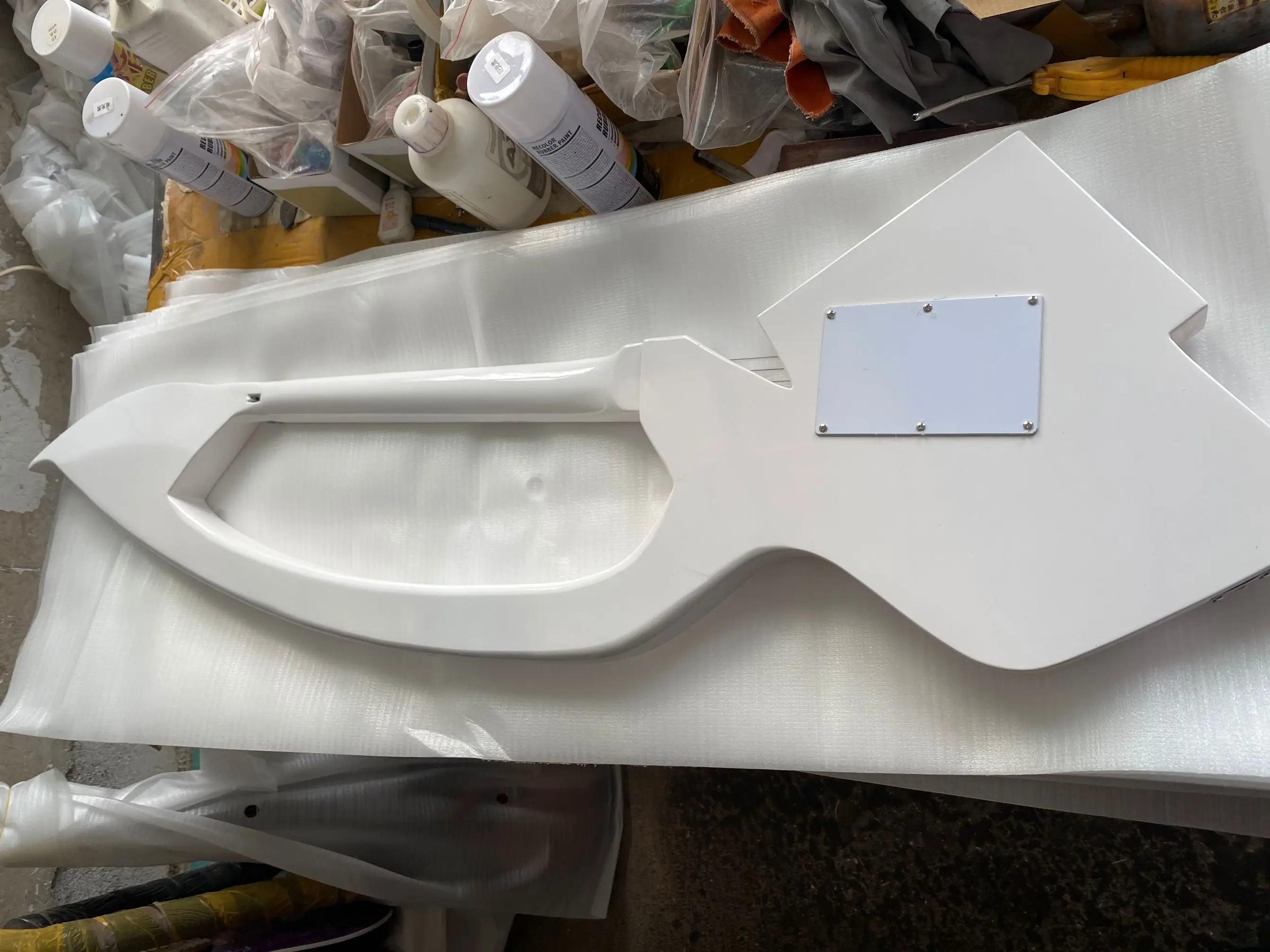 Электрогитара YUMIYA Prince Model C белая хромированная Tremolo Производство Корея - купить