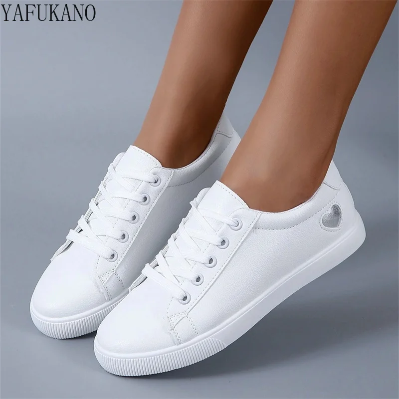 

Кроссовки женские с сердечком, Вулканизированная подошва, Повседневная прогулочная обувь