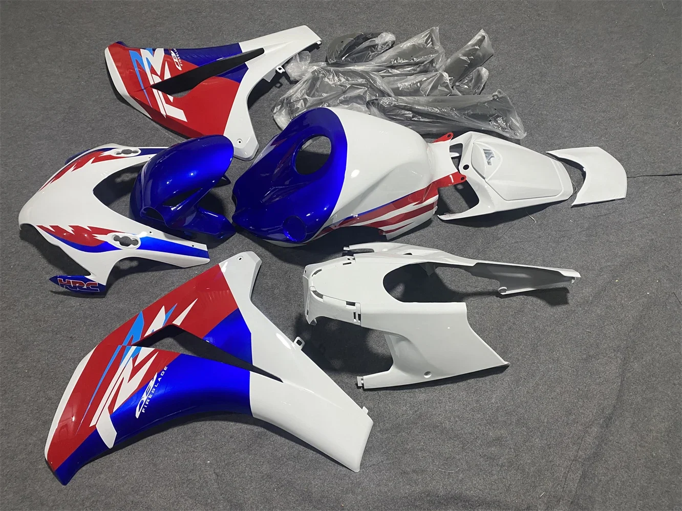 Фото Комплект обтекателей для мотоцикла, подходит для CBR1000RR 2008-2011 годов выпуска, сине-бело-красный корпус мотоцикла. №1