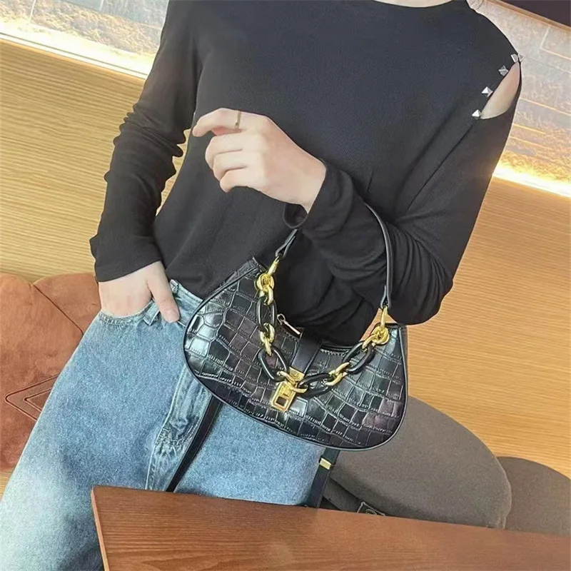 Luxury Brand Women's Bag, Retro Underarm Bag, 2023, New High-grade Chain, Stick Bag, Single Shoulder Messenger Bag Sac
