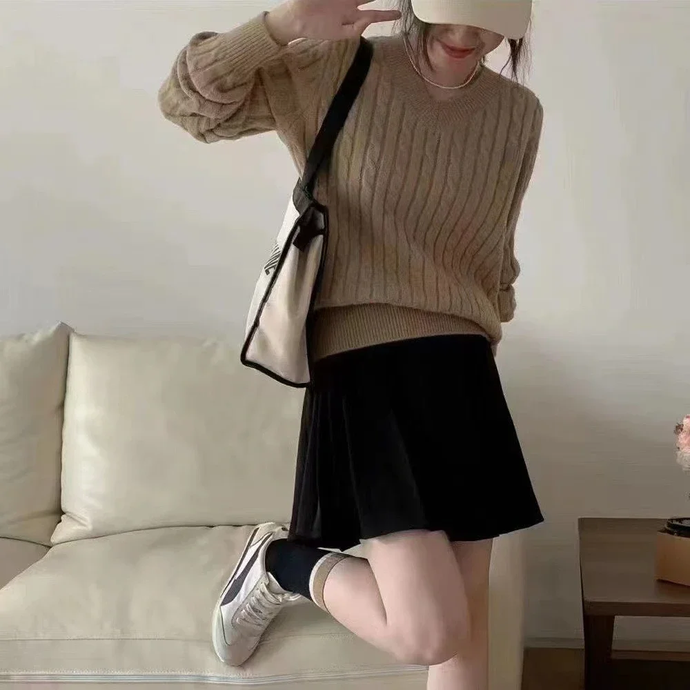 Свитер женский трикотажный с длинным рукавом и V-образным вырезом