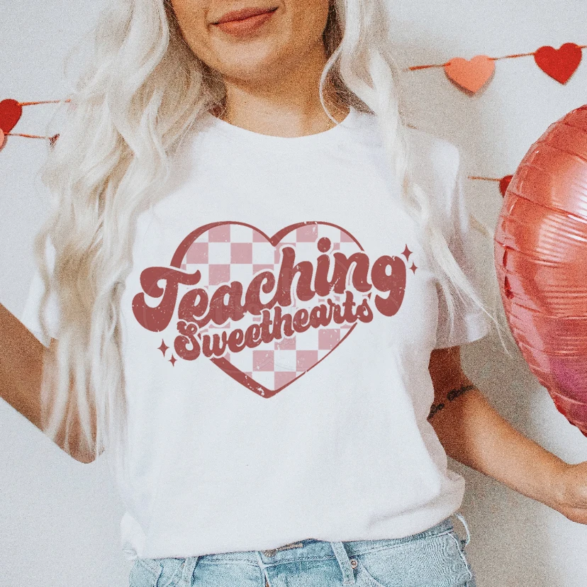 

Fashion Cartoon Love Print Women's T-shirt Summer New Simple T-shirt Street Personality Funny Top Casual Loose Women's T-shirt.