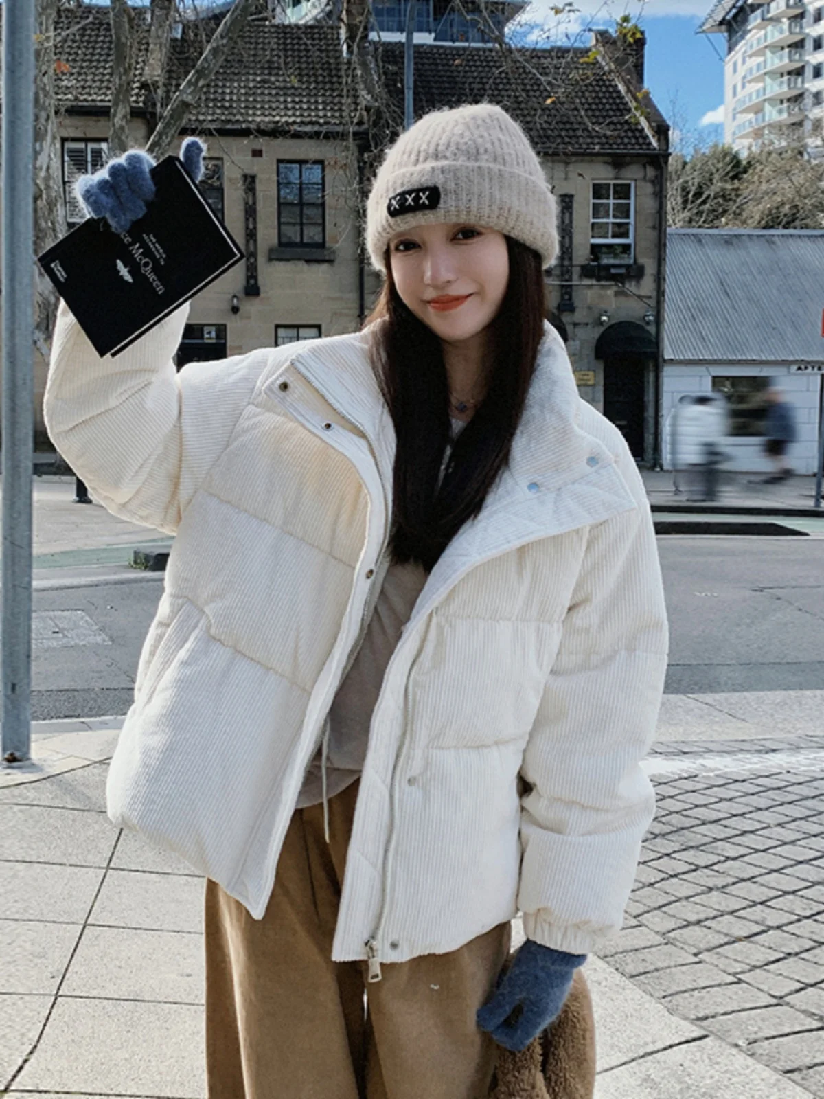 Новинка зимы 2024 зеленое вельветовое пальто с хлопковой подкладкой женское