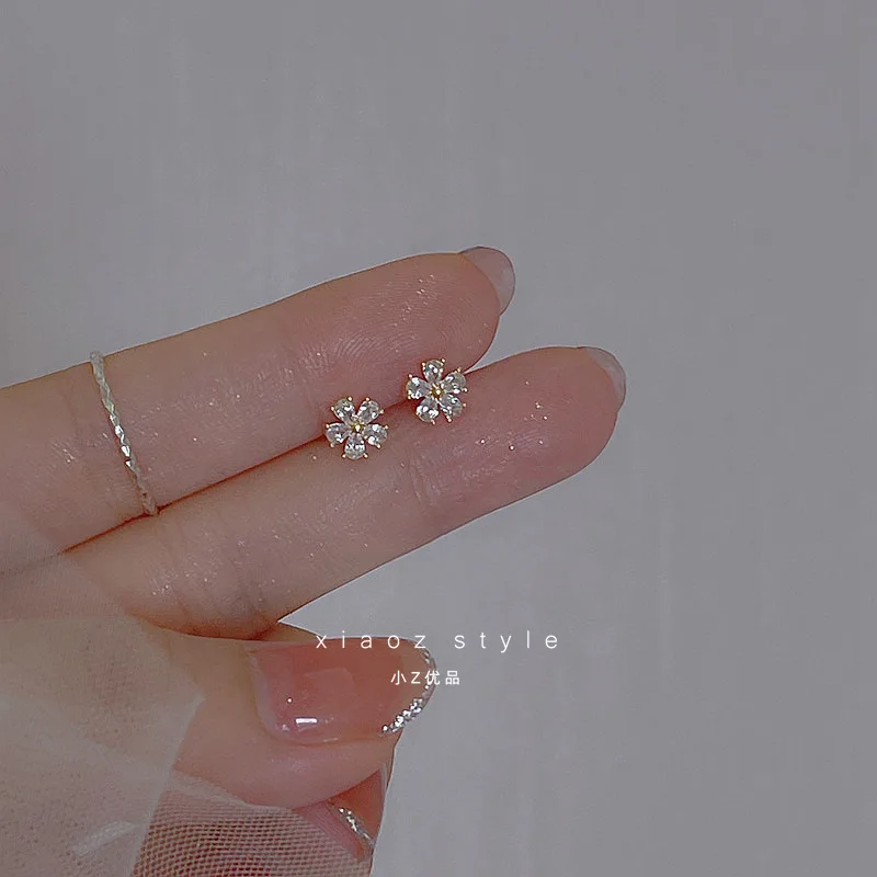 S925 Sterling Silver Needle BABY Flower Love Circle Four Leaf Grass Zircon Exquisite Ear Studs Small Design Earbone Studs 7MM