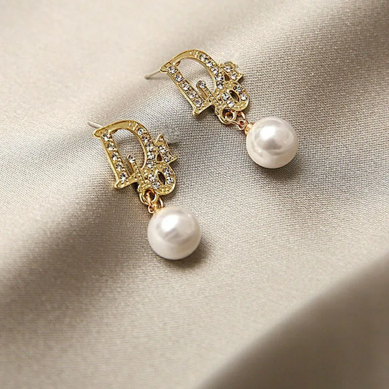 

Luxury Brand Hollow Letter DD Pearl Hanging Earrings for Women Geometry Big Dangle Earring Statement New Earrings Dangle