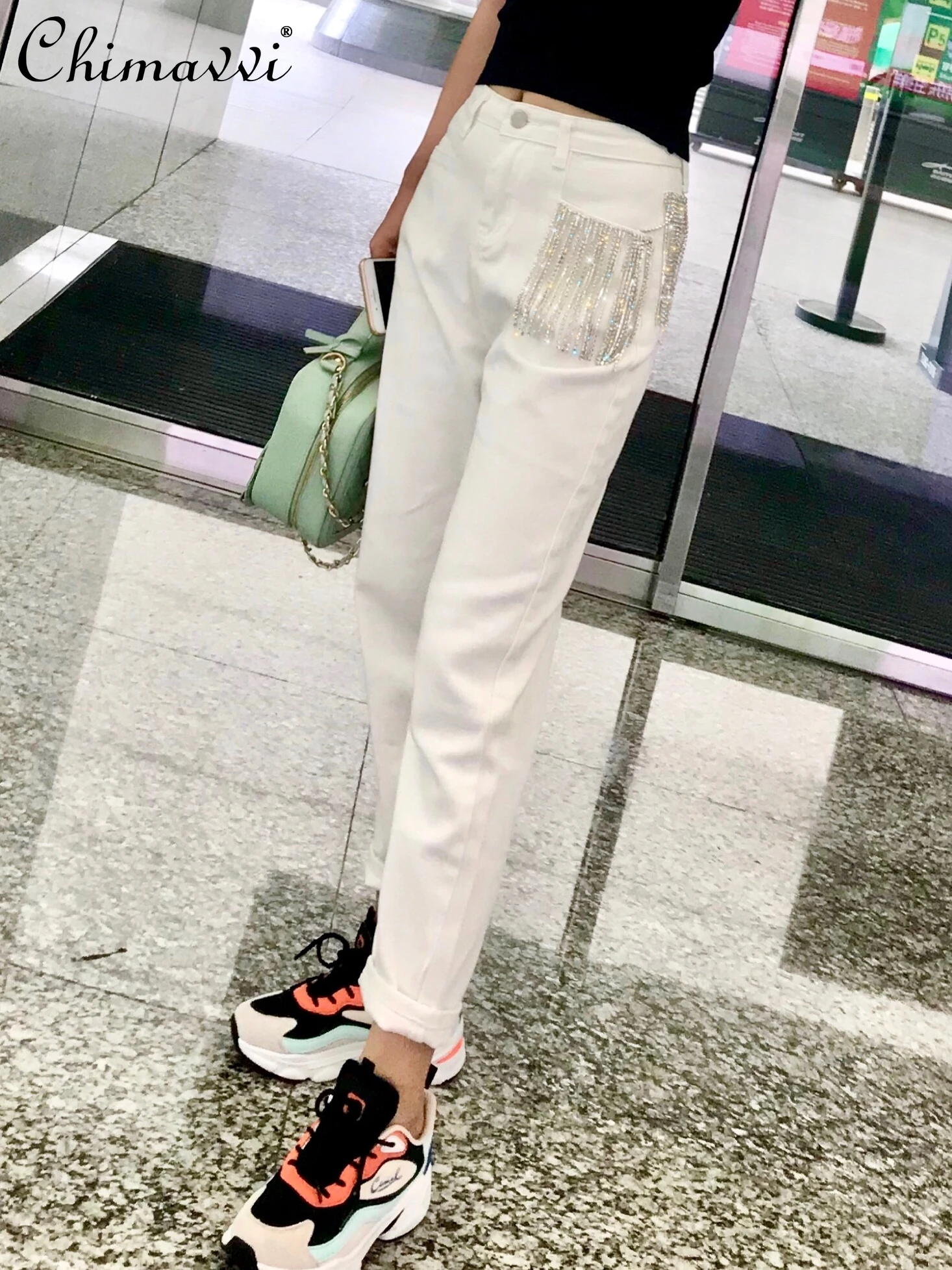 Fashion Elegant White Tassel Rhinestone Chain Slimming Casual Denim Pants Women 2022 Spring Streetwear High Waist Straight Jeans