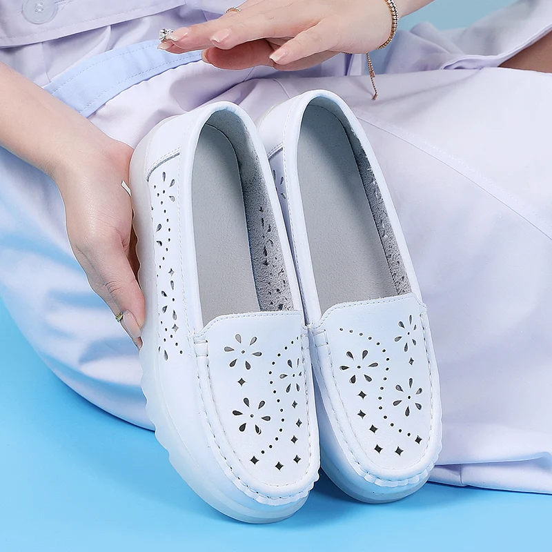 

Fashion Jelly Flats Mom Shoes Hollow Out Slip on Casual Nurse Shoes Loafers Female Sandals Shallow Beach Breathable Zapatos