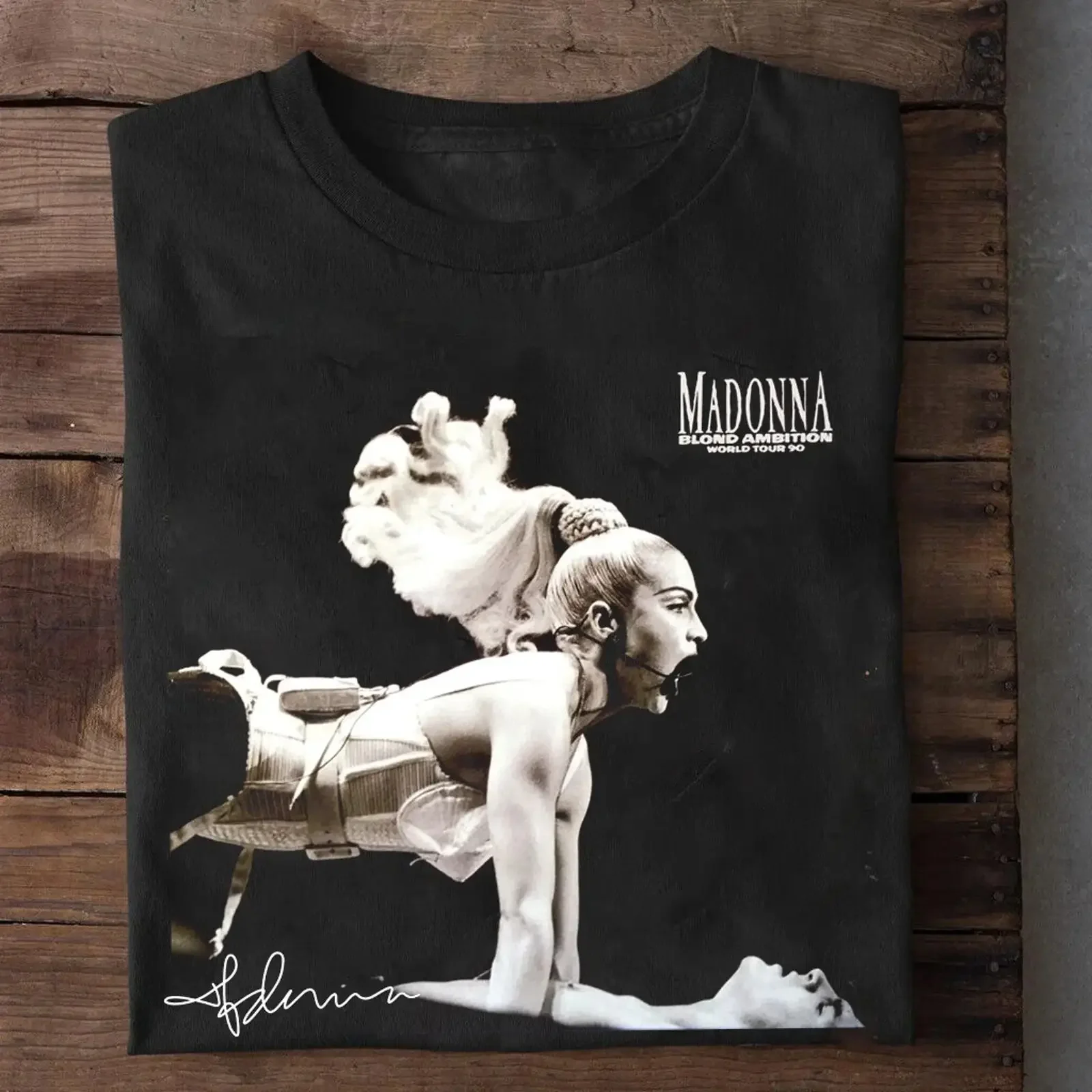 Фото Футболка Madonna Blond Ambition World Tour 90 черная, все размеры, винтажная, с эффектом потертости, для повседневной носки, с легким графическим принтом, мужская №1