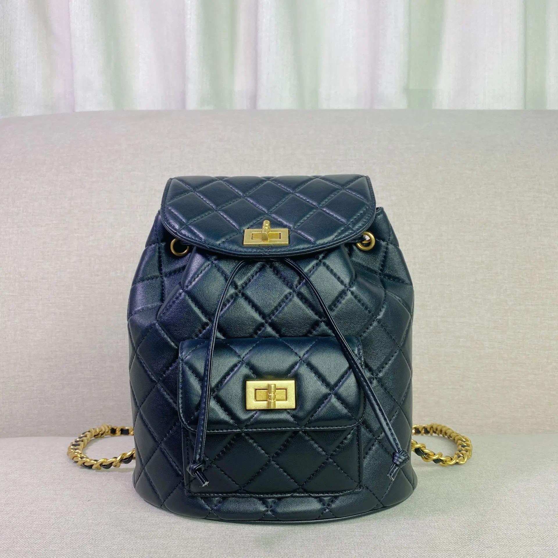 

Новинка 2022, кожаный мини-рюкзак из овечьей кожи с цепочкой и бриллиантами, модный трендовый женский маленький рюкзак