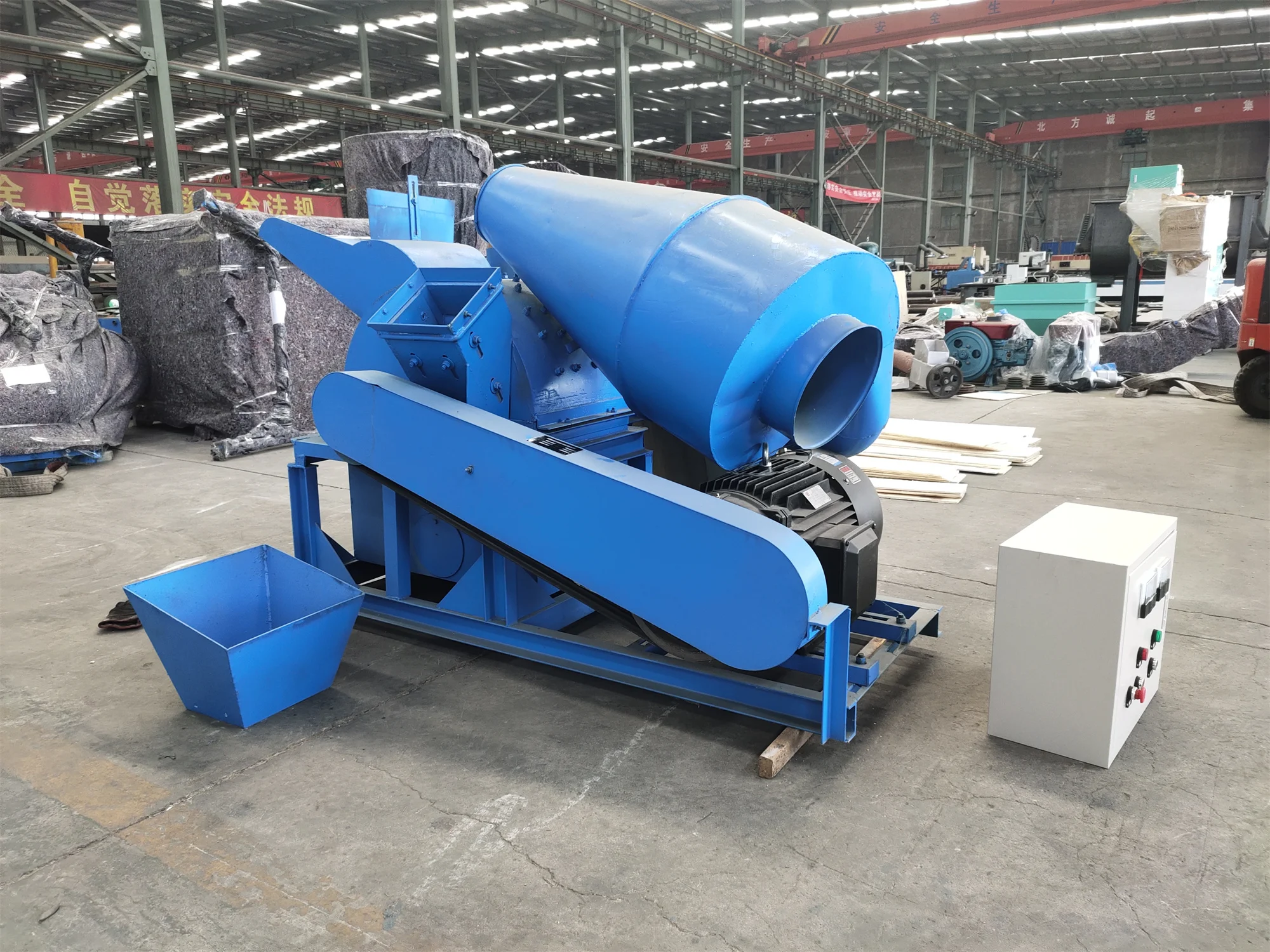 Заводская поставка Многофункциональная древесная стружка Солома Корм для