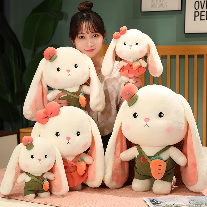 Плюшевый кролик с длинными ушками Милая нарядная мягкая игрушка-комбинезон