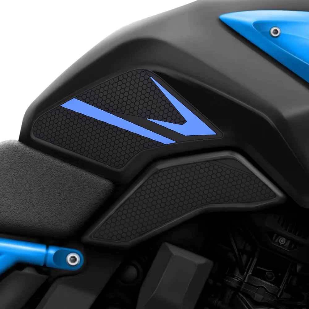 Фото Suzuki GSX-8S 2023- Защитный патч топливного бака GSX-8R 2024- Защитный патчНовейший сотовый дизайн, наколенники из мягкой резины, амортизатор №2