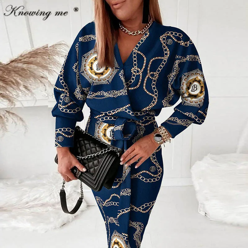 

Женское платье с V-образным вырезом, длинным рукавом «летучая мышь» и поясом