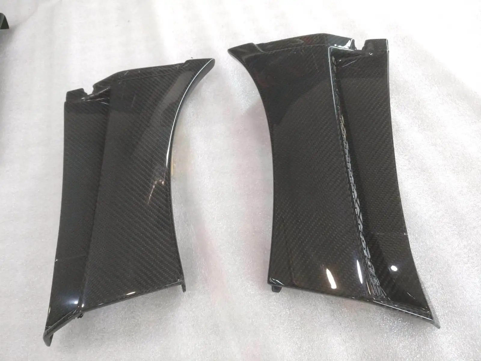 Переднее крыло из углеродного волокна под вентиляционное отверстие подходит для