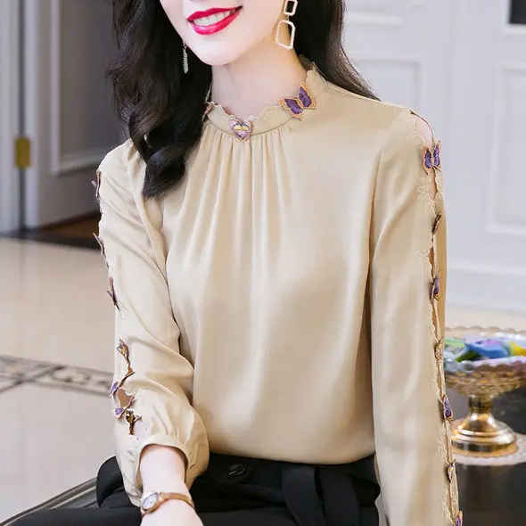 

Apricot heavy imitation silk shirt women 2021 spring new fashion open air quality embroidery long-sleeved satin top