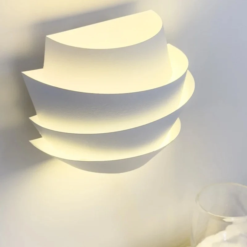 

Настенный светильник xiuxiu из сосны