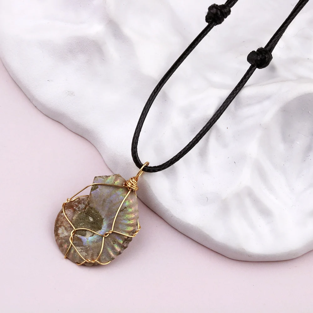 12pcs Natural Coral Pendants Irregular Sea Coral Stone Pendant Necklace Adjustable Chain Necklaces Men Women Jewelry Gift