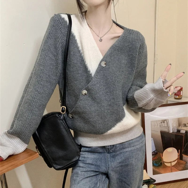 

2023 new sweater women's autumn and winter trendy V-neck design sense diagonal button design long-sleeved sweater