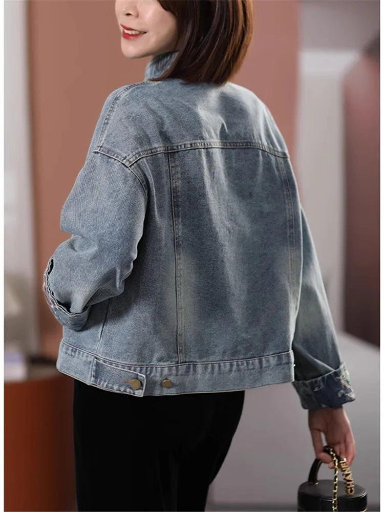 Женская джинсовая куртка с вышивкой и графическим принтом синяя в Корейском