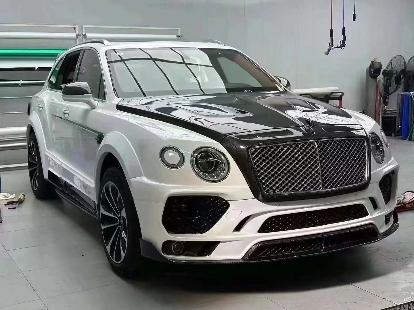 Комплект MS Big Body Kit для капюшона Bentley Bentayga Dry из углеродного волокна (art.: 3920d322fe324) - 3920d322fe324