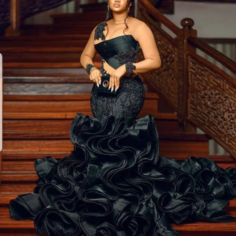 

Black Plus Size Evening Dresses For African Women Sheer Neck Long Sleeves Appliques Ruffles Tiered Bottom Aso Ebi Prom Dress