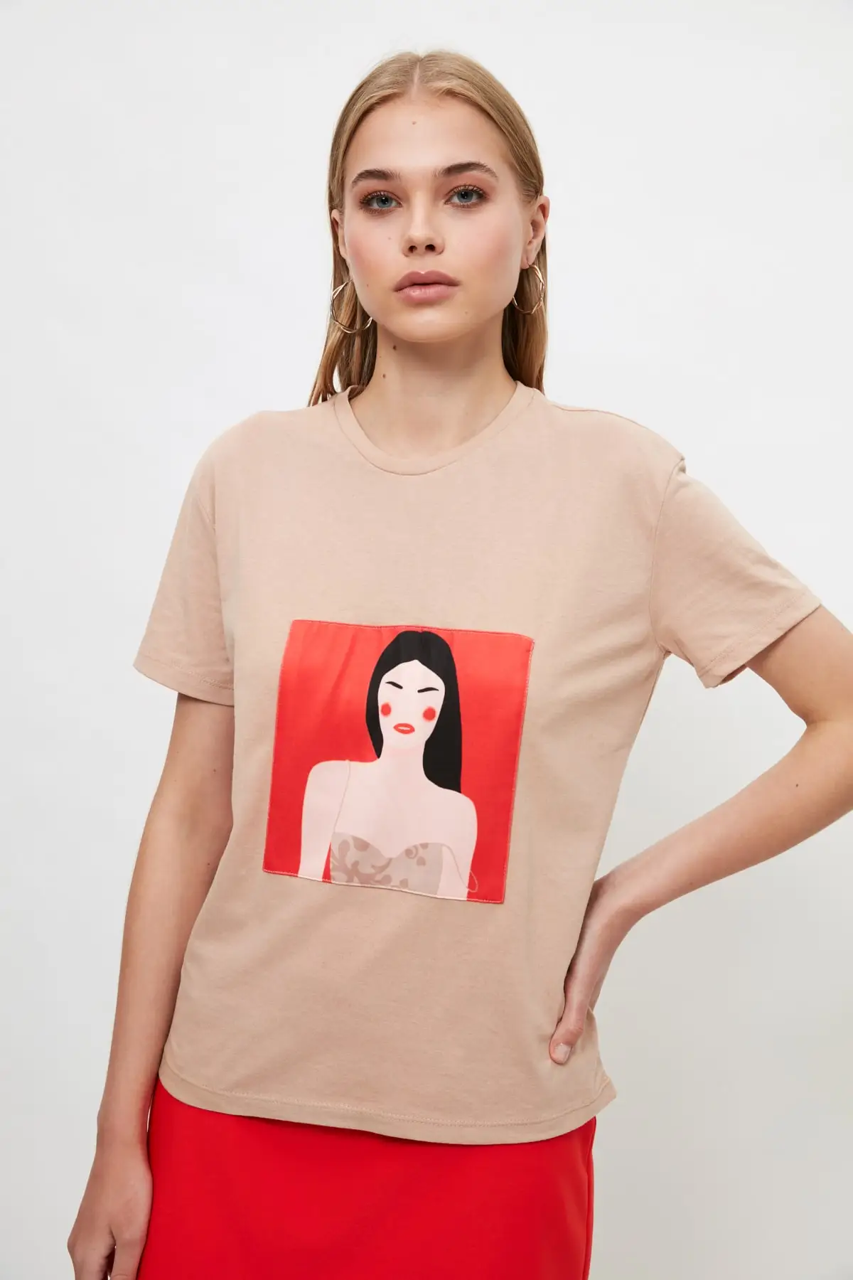 

Укороченная трикотажная футболка с принтом «тренд» TWOSS21TS3930