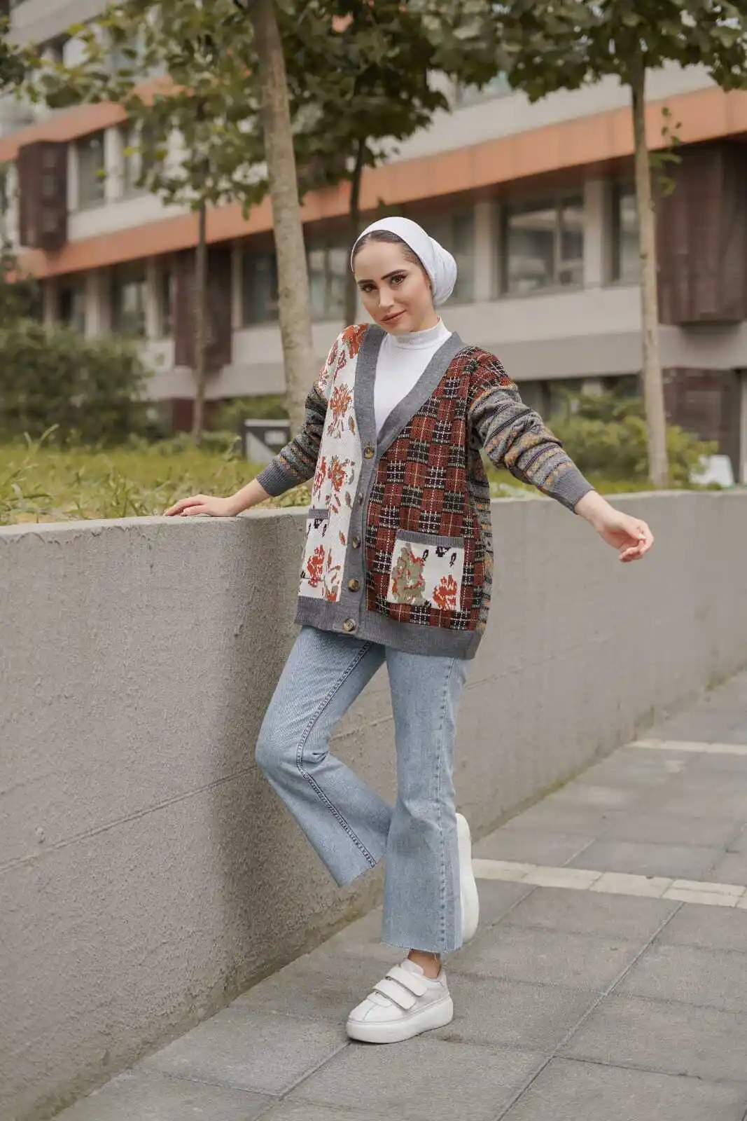 

2022 New Fashion Ethnic Pattern Sweater Hijab Cardigan Women Youth Fashion Casual Version Ladies Abaya Stylish Quality Designer