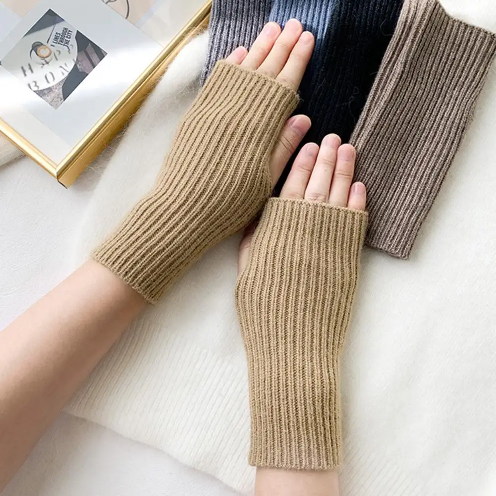 

1 Pair Trendy Student Writing Gloves Warmth Student Writing Mittens Half Finger Anti-pilling Student Writing Mittens Warm