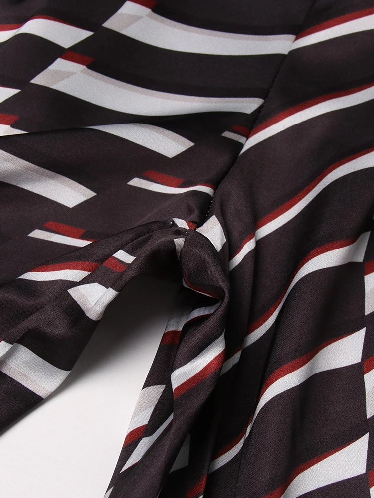 Женские брюки в полоску с высокой талией и карманами