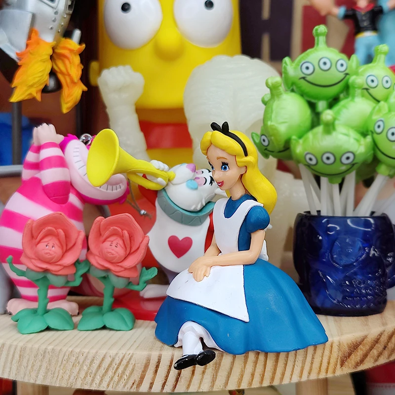 Alice In Wonderland Figure Pendnat Kingsleigh Ornament Accessories Lovers Children Present