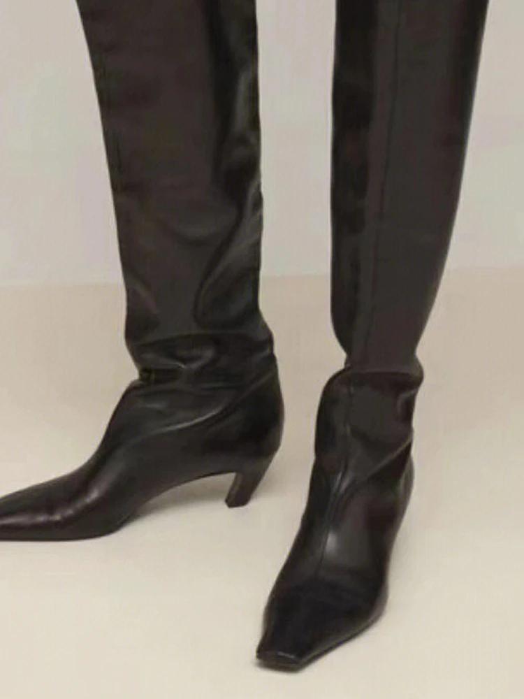 Женские кожаные сапоги до колена с квадратным носком на низком каблуке