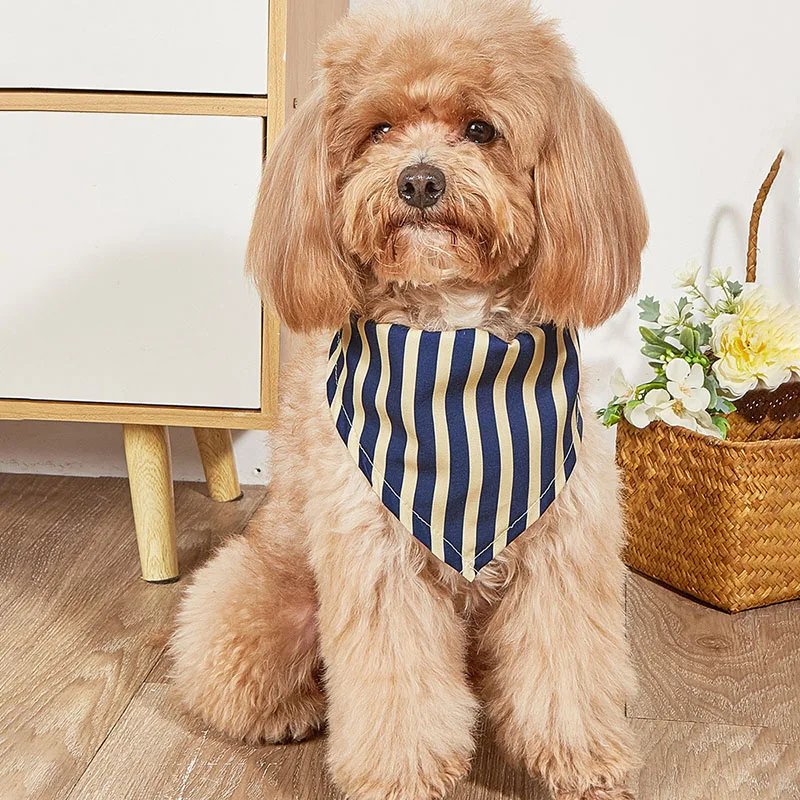 

2023 New Fashionable Small Dog Cat Scarf Ins Style Stripe Contrast Color Trend Handsome Pet Dog Lip Wipe Pet Accessories