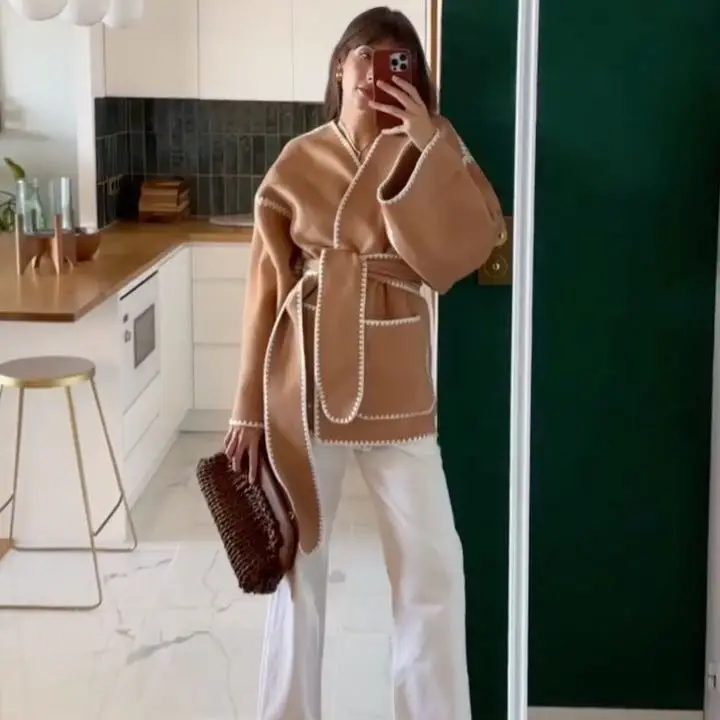 Рисунок 3 - Женское шерстяное пальто на шнуровке