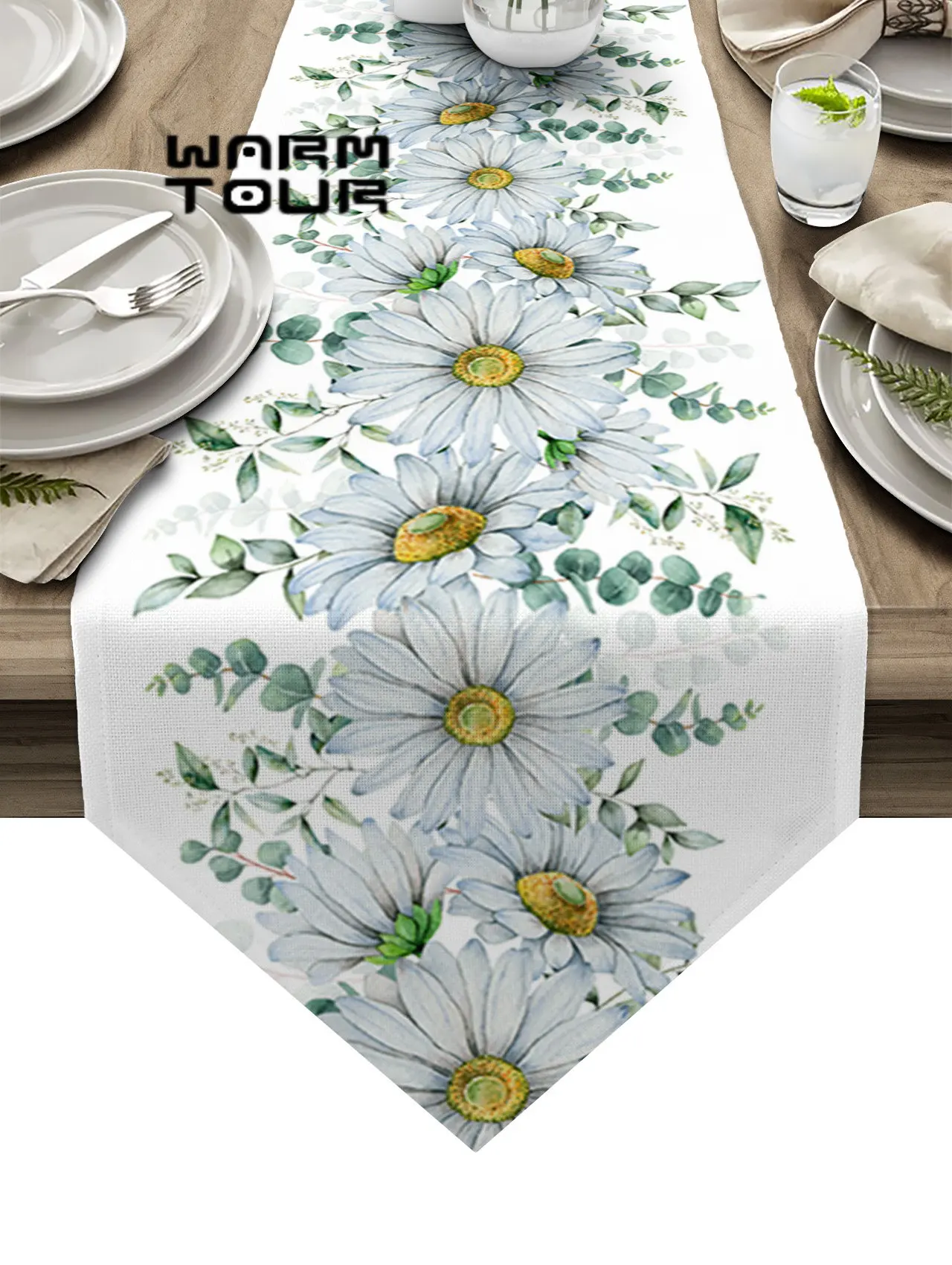 

Скатерть из листьев эвкалипта с маргаритками и цветами