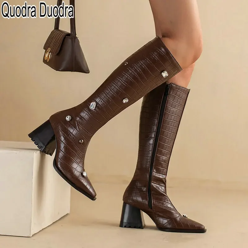 Женские сапоги на толстом высоком каблуке зимние длинные до колена с острым