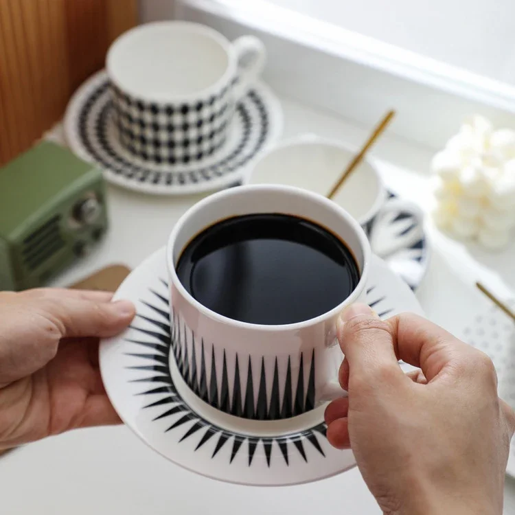 Tazas Deus и Platillos Cerámica Con diseño Geométrico Juego Vasos café Porcelana hueso negro por la tar 3)
