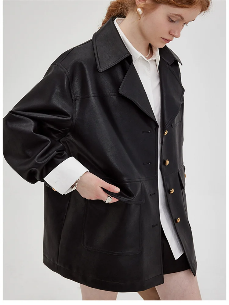 Рисунок 4 - Женская кожаная куртка с отложным воротником MOLAN