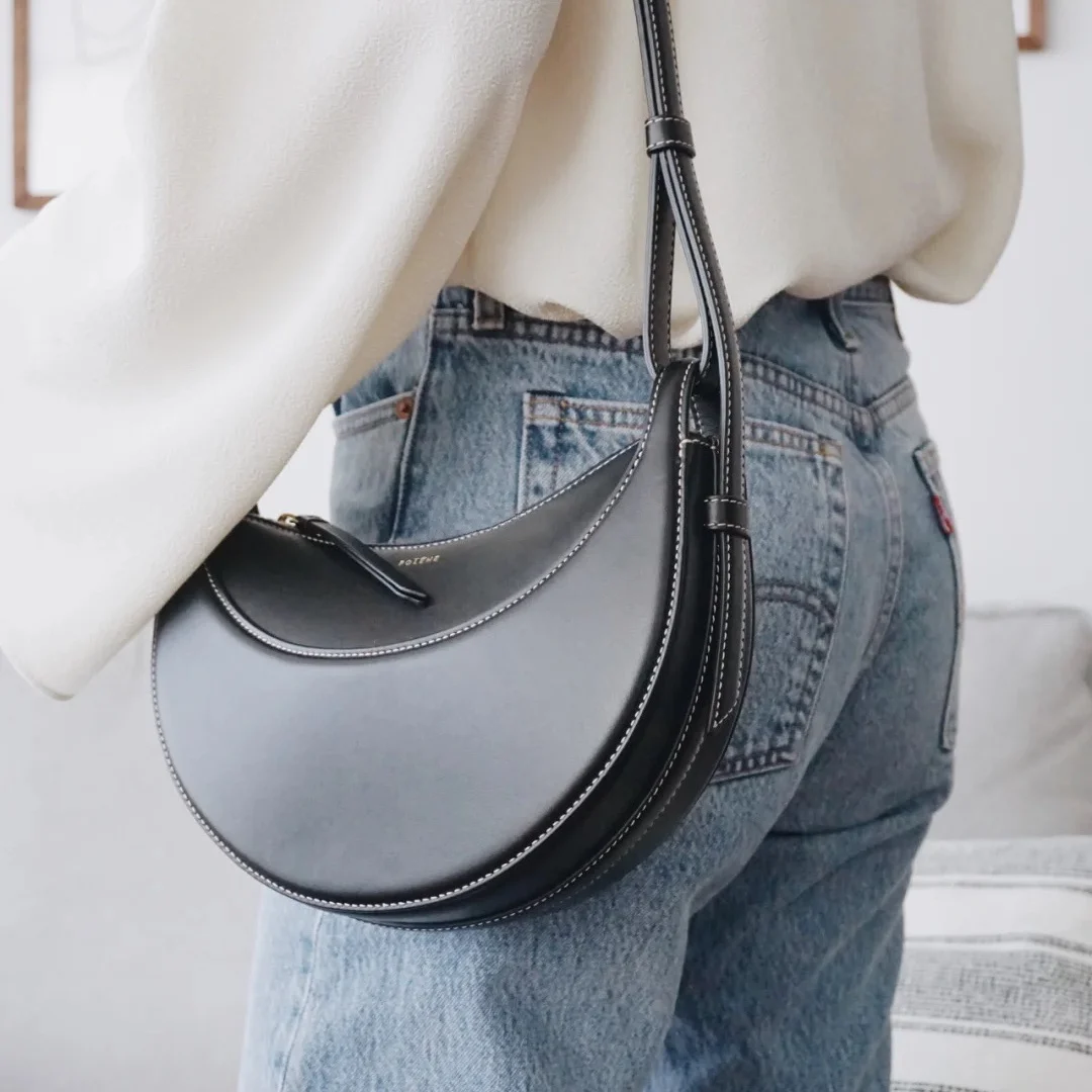 

2022 new French niche underarm bag female number ten crescent bag Genuine Leather shoulder diagonal saddle bag
