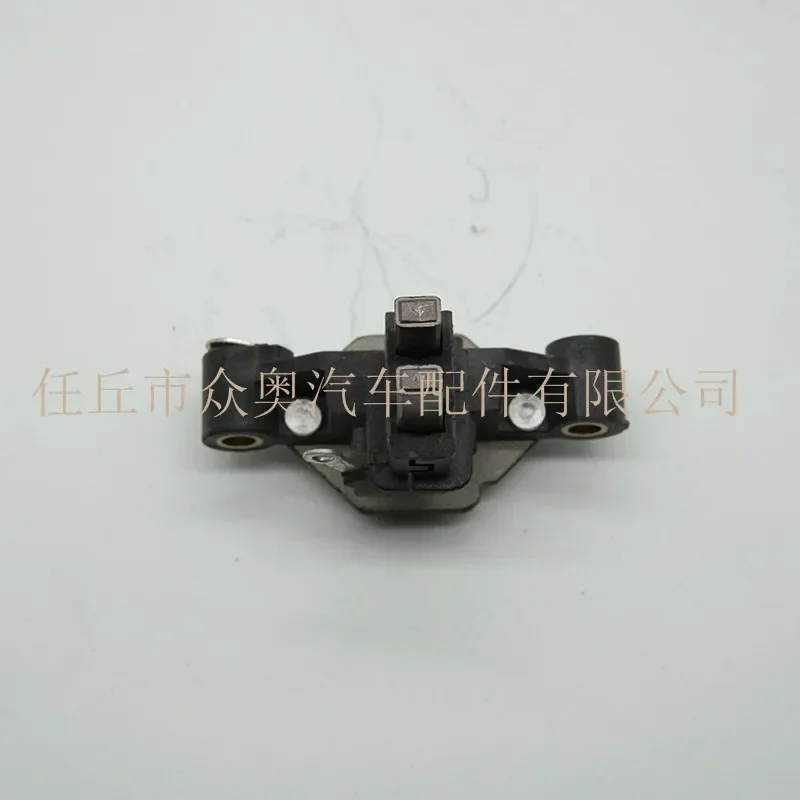 Фото Регулятор генератора для Iskra 28V70A, грузовиков Jinan Heavy Duty Truck и Howo Heavy Duty Truck, оригинальный заводской. №3